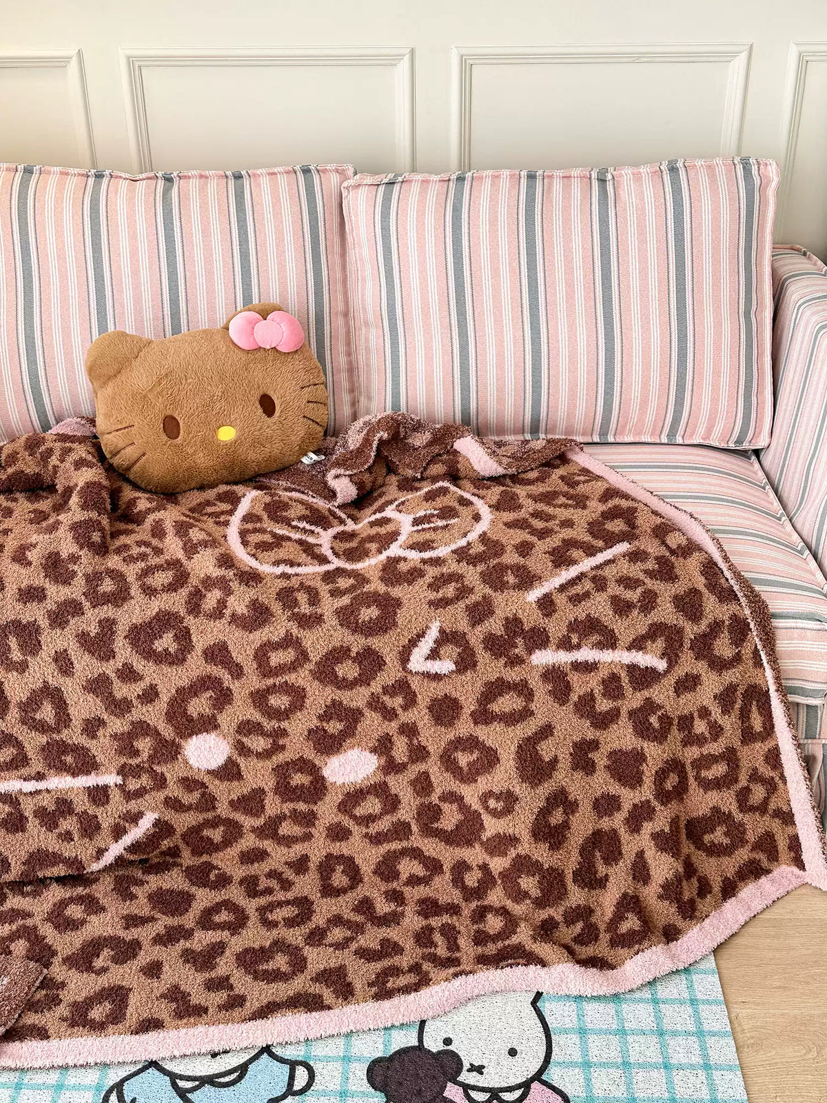 Wildwhisker Leopard Print Plush Throw Blanket, Cat Motif Cozy Lounge Blanket for Couch and Bed