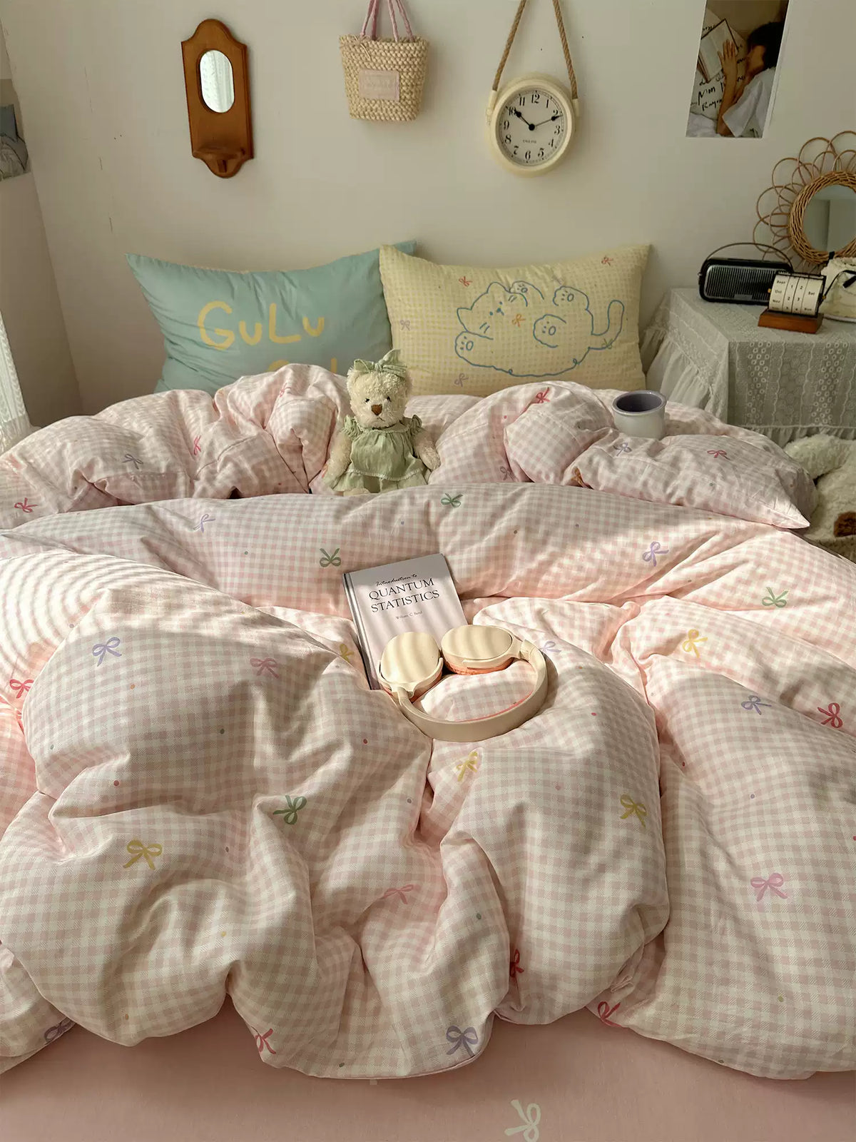 Blushbow 4-Piece Cotton Bedding Set, Gingham Check Bow-Detail Romantic Cottage Bedroom Collection