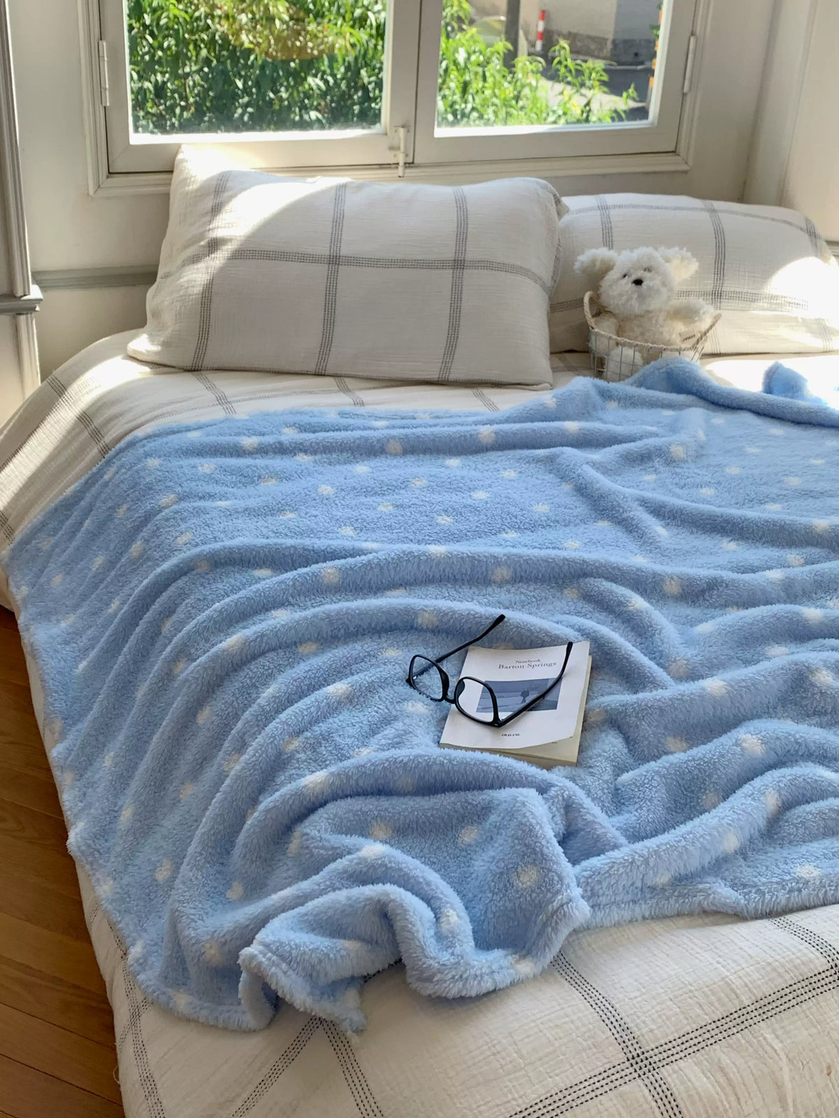 Dotday Polka Dot Fleece Throw Blanket, Blue Cozy Lounge Blanket for Couch and Bed